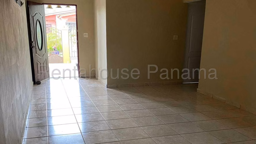 LGU-Venta de casa en Brisas del Golf. - Imagen 3