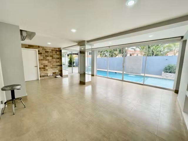 Casa en Palmeras de Costa del Este en Venta Piscina privada LH