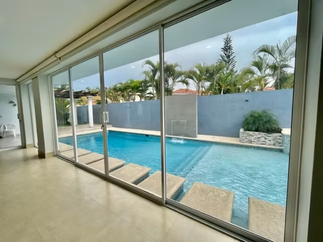 Casa en Palmeras de Costa del Este en Venta Piscina privada LH