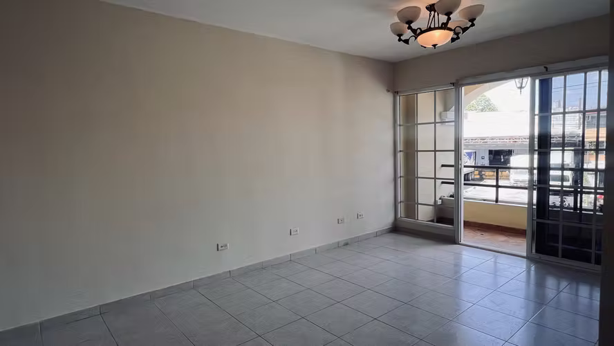 Apartamento de dos recámaras en alquiler en el Camino Real de Bethania - Imagen 2