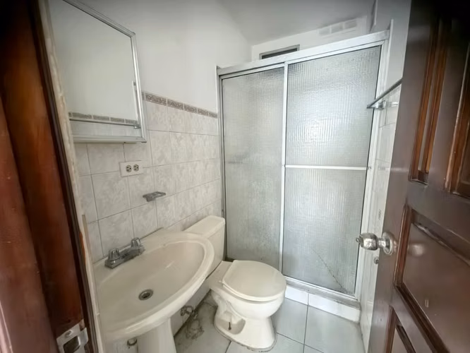 Venta PH Golden Tower. 2 recamaras mas CBE - Imagen 9