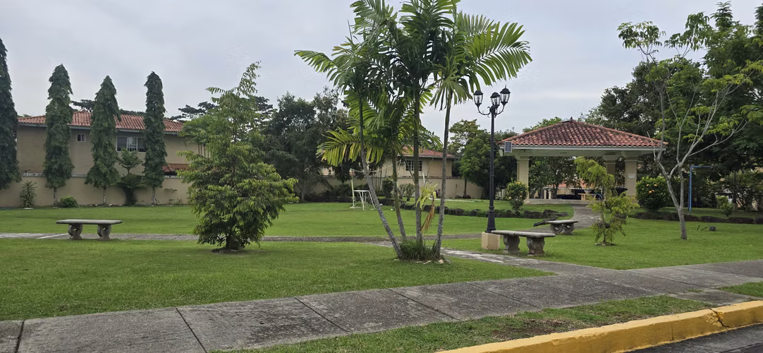 Vendo casa en Villa Lido / Brisas del Golf de 2 niveles - Imagen 20