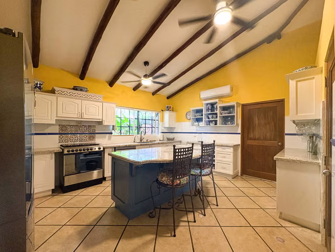 Vida Frente al Mar en su Máxima Expresión – Villa en Venta en Vista Mar - Imagen 9