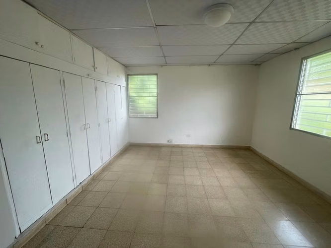 EN VENTA AMPLIA CASA / 3 RECAMARAS / TERRENO DE 880 m² - Imagen 12