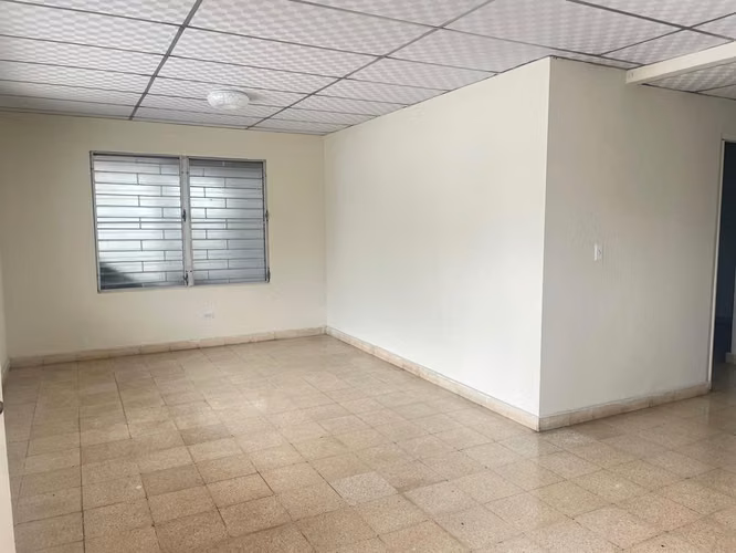 EN VENTA AMPLIA CASA / 3 RECAMARAS / TERRENO DE 880 m² - Imagen 4