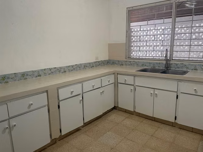 EN VENTA AMPLIA CASA / 3 RECAMARAS / TERRENO DE 880 m² - Imagen 6