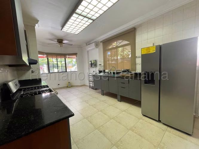 Se Alquila Casa en Clayton VLU26-8985