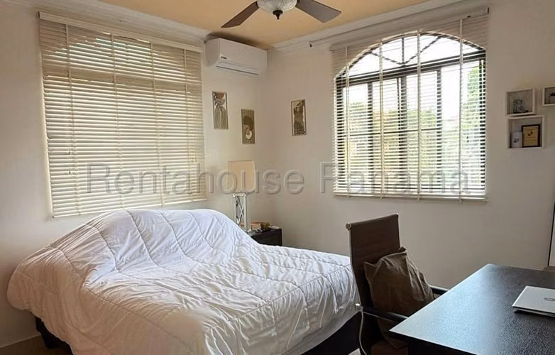 Se Alquila Casa en Clayton VLU26-8985