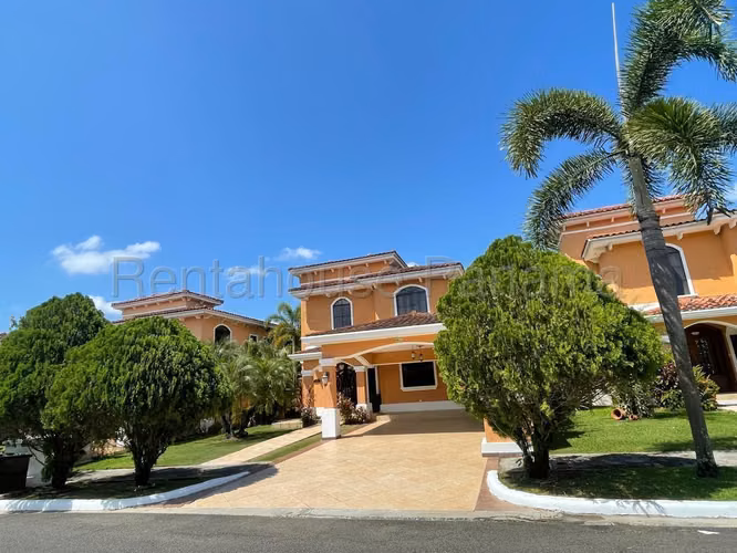 Se Alquila Casa en Clayton VLU26-8985