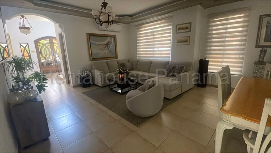 Se Alquila Casa en Clayton VLU26-8985