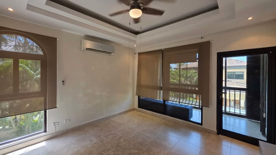 Venta de casa en Costa del Este – PH Antigua