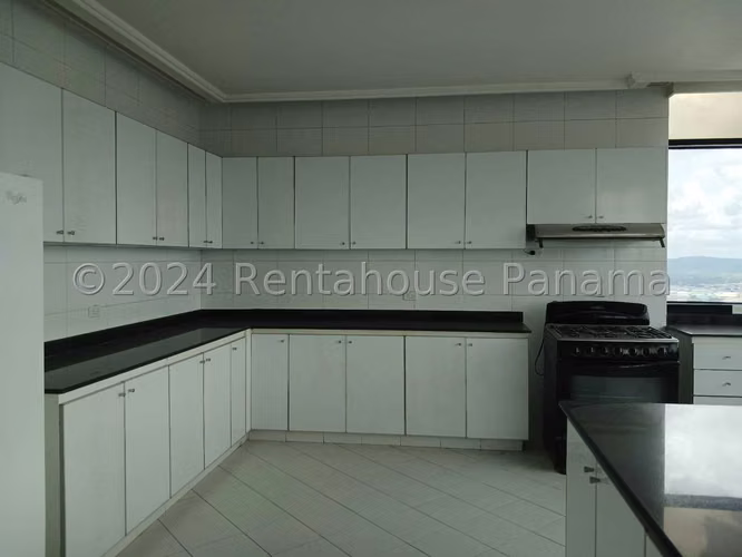 Alquiler de Apartamento en Avenida Balboa Ph Miramar ANL