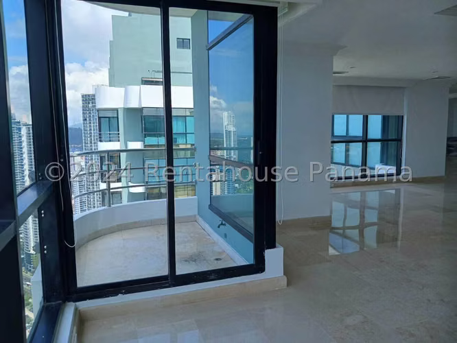 Alquiler de Apartamento en Avenida Balboa Ph Miramar ANL