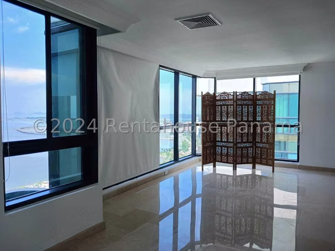 Alquiler de Apartamento en Avenida Balboa Ph Miramar ANL