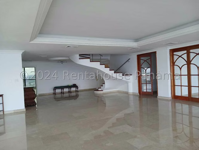 Alquiler de Apartamento en Avenida Balboa Ph Miramar ANL