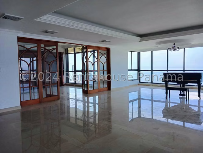 Alquiler de Apartamento en Avenida Balboa Ph Miramar ANL