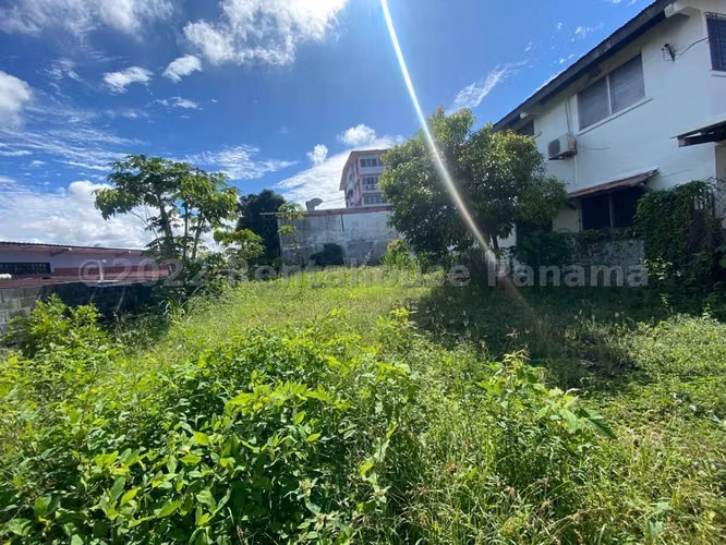 Vendo Terreno en Parque Lefevre OF