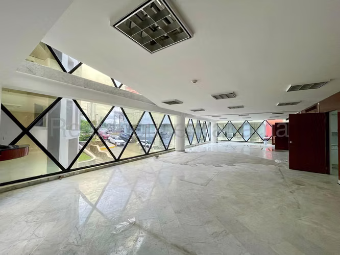 Alquilo EDIFICIO en Transistmica OF26-9032