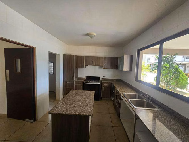 Banco vende casa en PH OLYMPUS Paseo Norte Brisas del Golf (b)