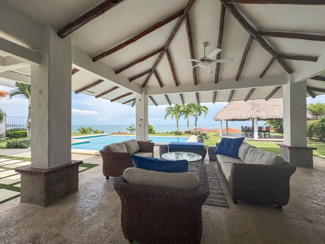 Villa de Lujo con Vistas al Golf y al Mar en Alquiler en Vista Mar - Imagen 4
