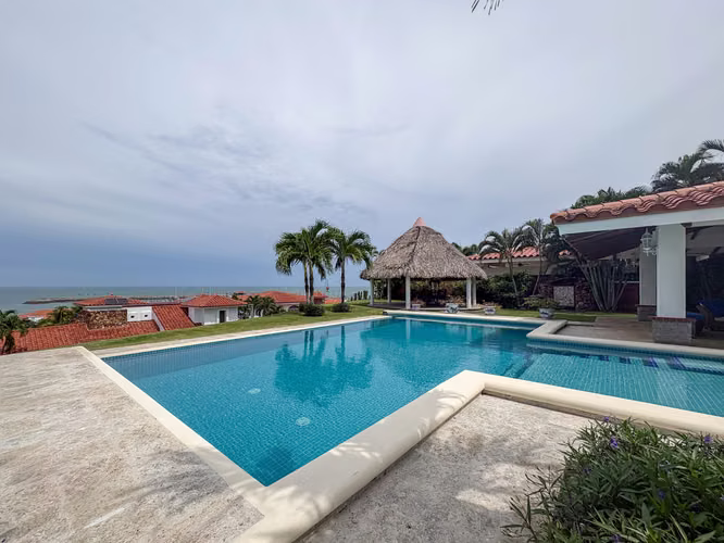 Villa de Lujo con Vistas al Golf y al Mar en Alquiler en Vista Mar - Imagen 16