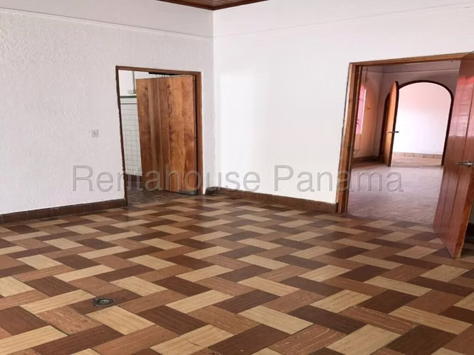Casa en Venta en Bella Vista  JG