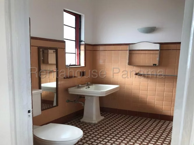 Casa en Venta en Bella Vista  JG