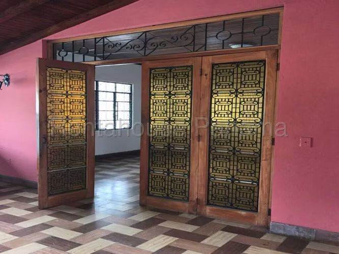 Casa en Venta en Bella Vista  JG