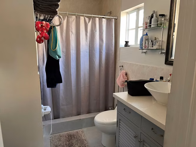 EPG Vende: Elegante residencia de dos niveles en Fuente del Fresno – Exclusividad y confort