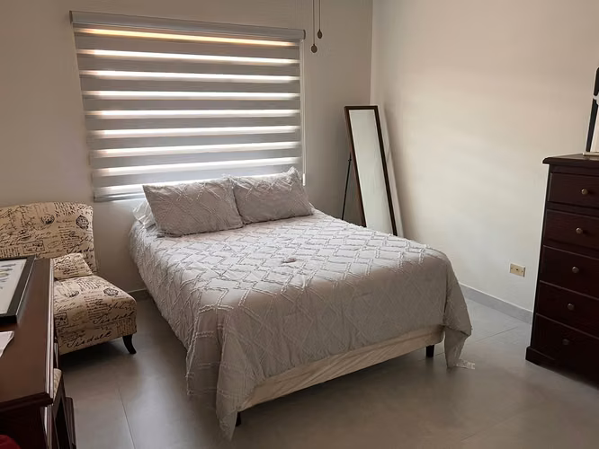 EPG Vende: Elegante residencia de dos niveles en Fuente del Fresno – Exclusividad y confort