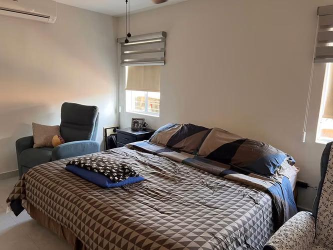 EPG Vende: Elegante residencia de dos niveles en Fuente del Fresno – Exclusividad y confort