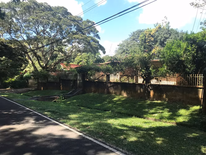 Vive rodeado de naturaleza: Amplia casa en Las Cumbres sobre lote de 3,503 m² – EPG Real Estate