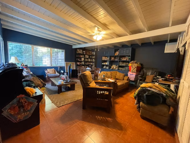 Vive rodeado de naturaleza: Amplia casa en Las Cumbres sobre lote de 3,503 m² – EPG Real Estate