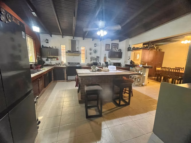 Vive rodeado de naturaleza: Amplia casa en Las Cumbres sobre lote de 3,503 m² – EPG Real Estate