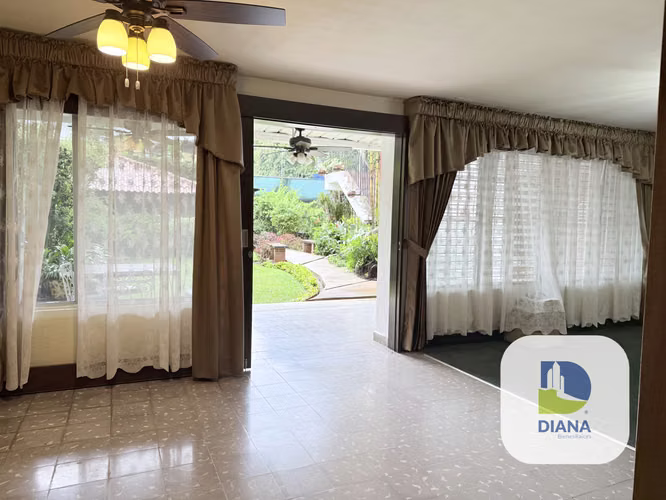 Venta de casa comercial en El Carmen