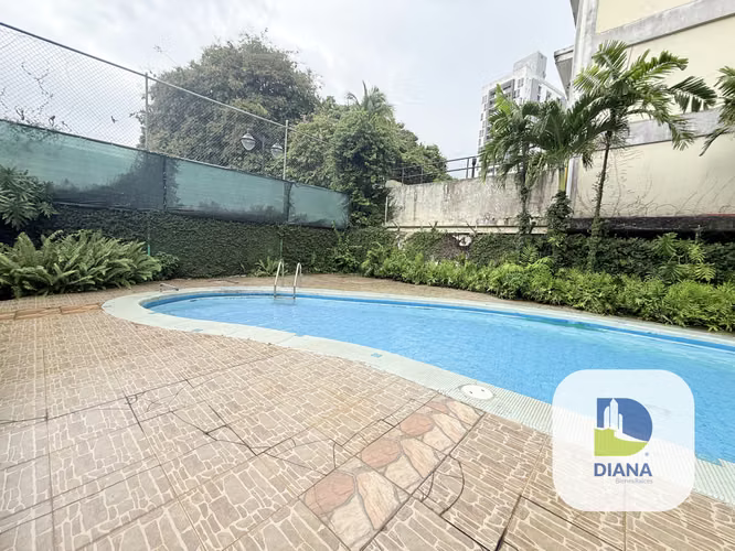 Venta de casa comercial en El Carmen