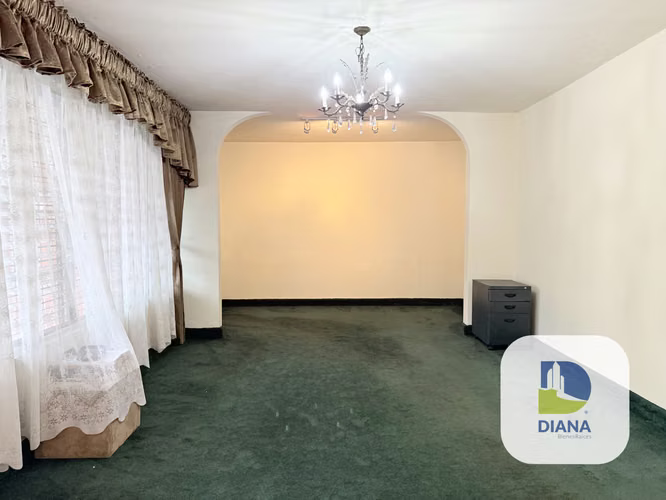 Venta de casa comercial en El Carmen