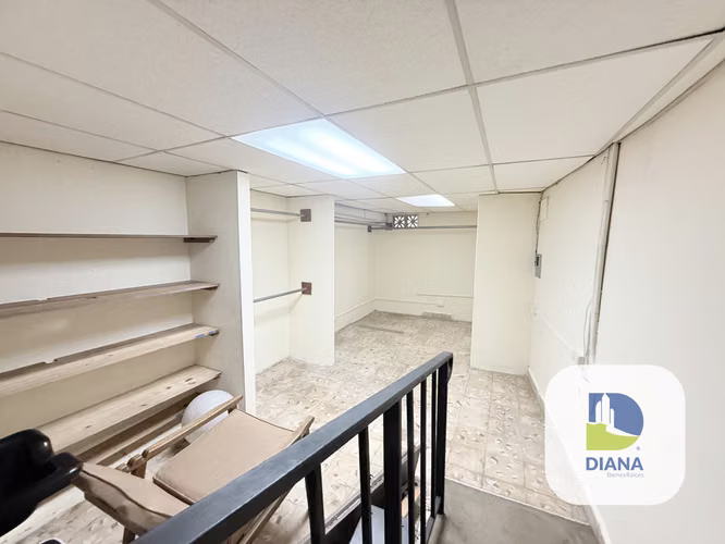 Venta de casa comercial en El Carmen
