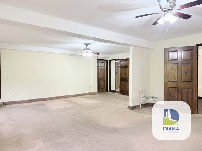 Venta de casa comercial en El Carmen