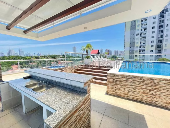 Apartamento en Venta en Parque Lefevre  JG