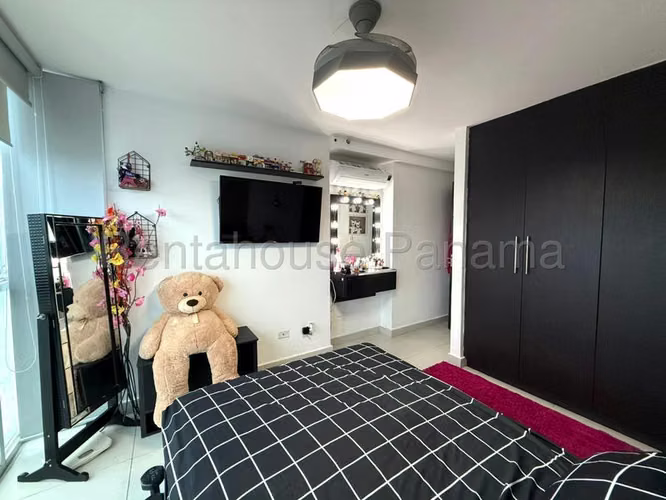 Apartamento en Venta en Parque Lefevre  JG