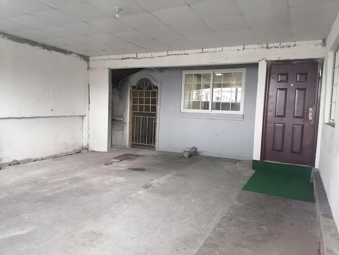 ¡Gran oportunidad en San Antonio! Propiedad comercial/residencial con ubicación privilegiada