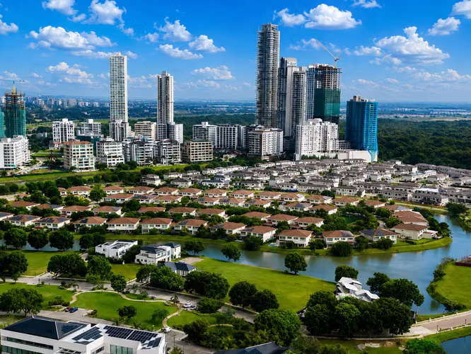 Venta de Terreno en Santa María Golf & Country Club, Península Estate, 2,181m²