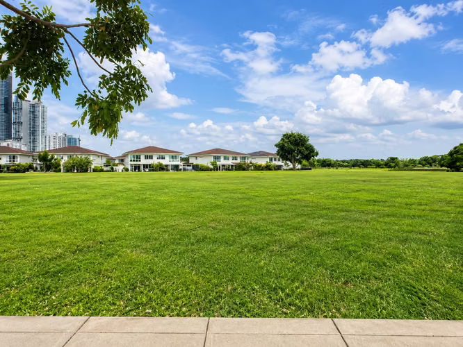 Venta de Terreno en Santa María Golf & Country Club, Península Estate, 2,181m²