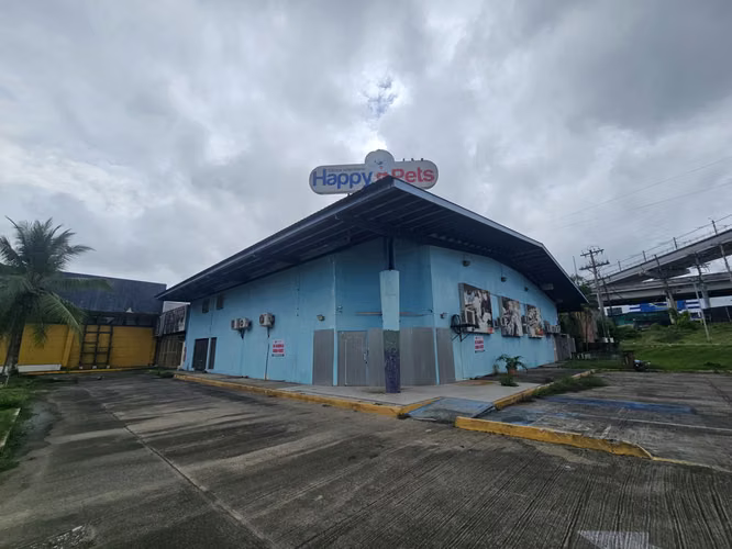 local comercial en LA 24 DE DICIEMBRE alado del  Machetazo