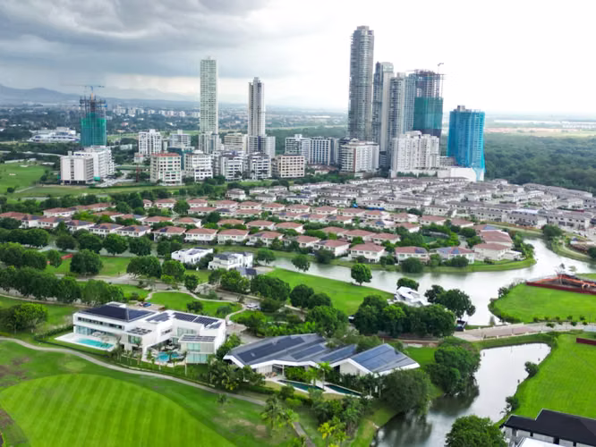 Venta de Terreno en Santa María Golf & Country Club, Península Estate, 2,111m²