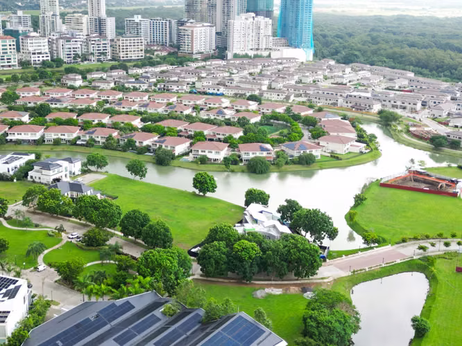 Venta de Terreno en Santa María Golf & Country Club, Península Estate, 2,111m²