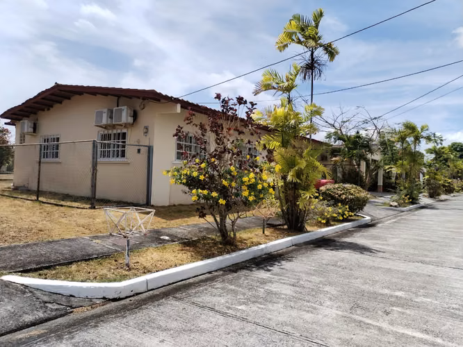 LINDA CASA - EN VILLAS DE PENONOME.