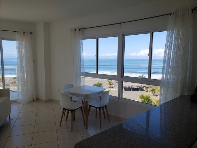 Condominio Frente al Mar en Venta en Playa La Barqueta | 3 Recámaras | $190,000 (Amueblado)