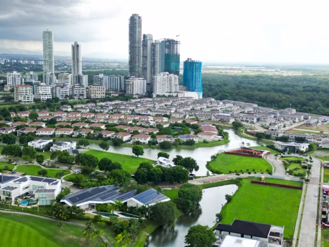 Venta de Terreno en Santa María Golf & Country Club, Península Estate, 4,292m²